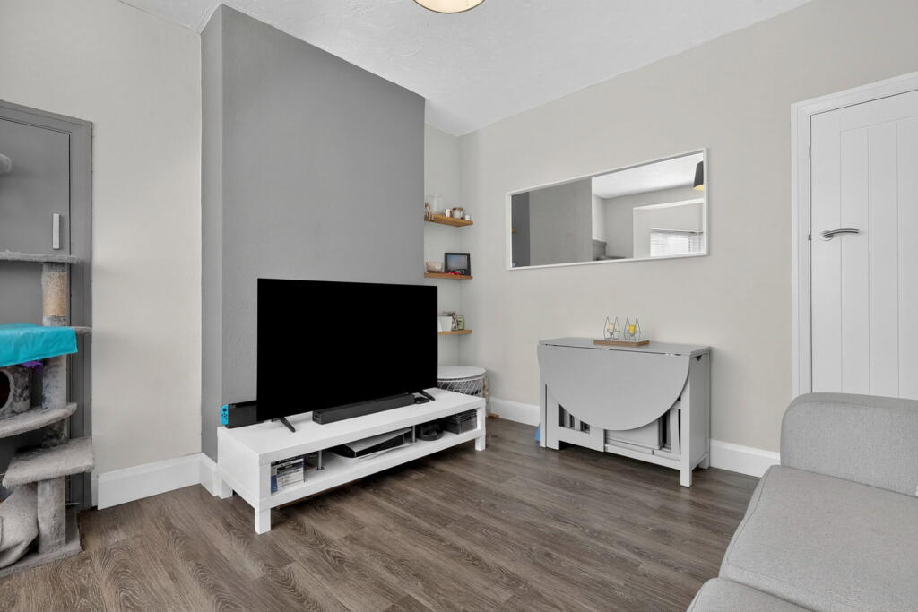 Apartment in Southend-on-Sea - View 4