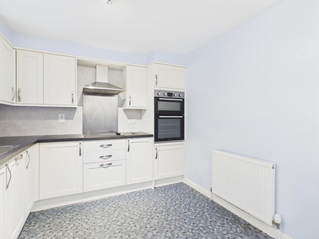 9 The Meadows, Foxholes, YO25 3HQ photo 2