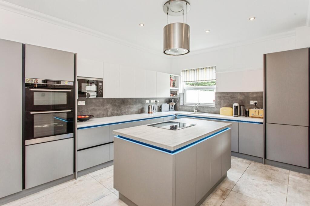 House in Southend-on-Sea - View 5
