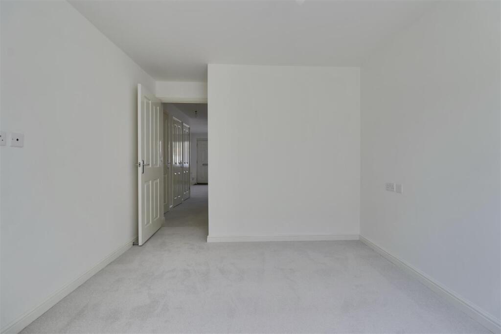 Apartment in Havant, Leigh Park - View 4