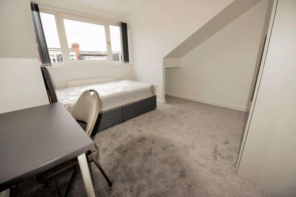 Beamsley Mount, Hyde Park, Prime Location!!! - View 6
