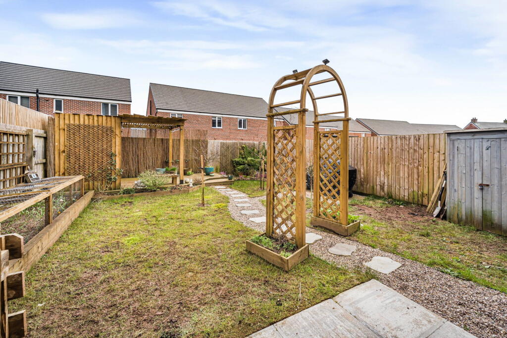 Clos Pendre, Coity , Bridgend, CF35 6QP photo 3