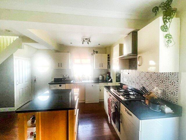 House in Leeds, West Yorkshire - View 3