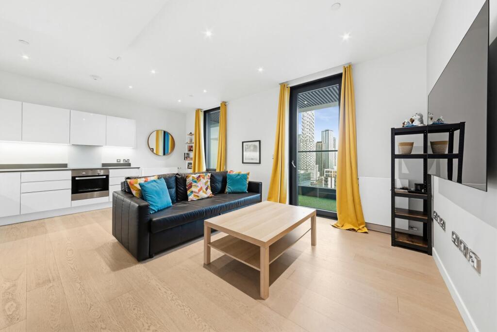 Main image of property: Hobart Building, Wards Place, Canary Wharf, E14