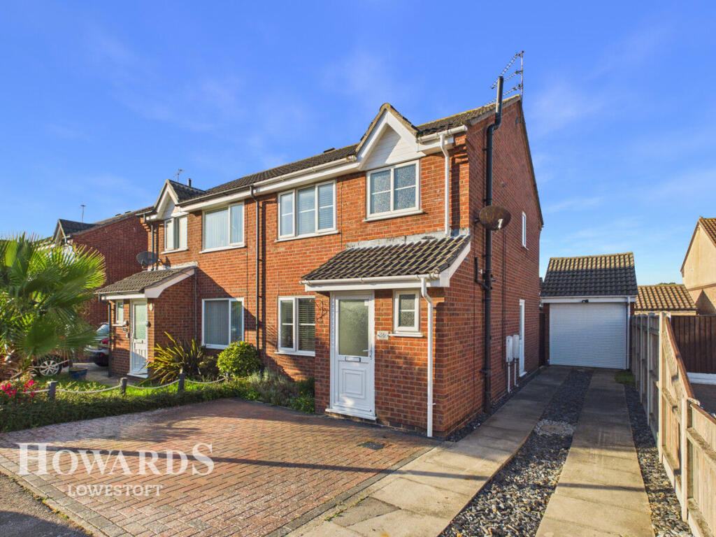 3-bed semi-detached on Teesdale, Lowestoft, £250,000
