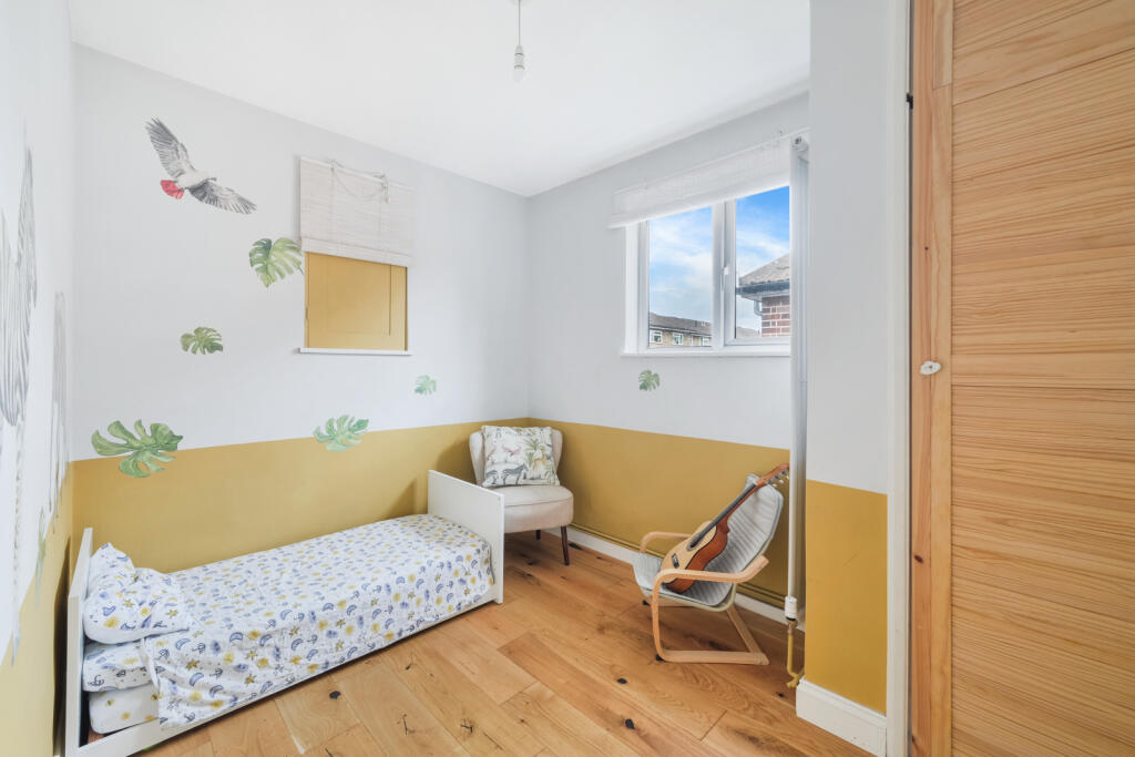 Apartment in London, Hook - View 5