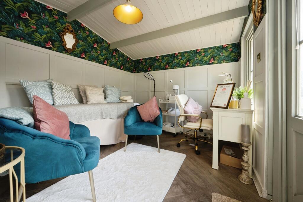 House in Streatley, Central Bedfordshire - More