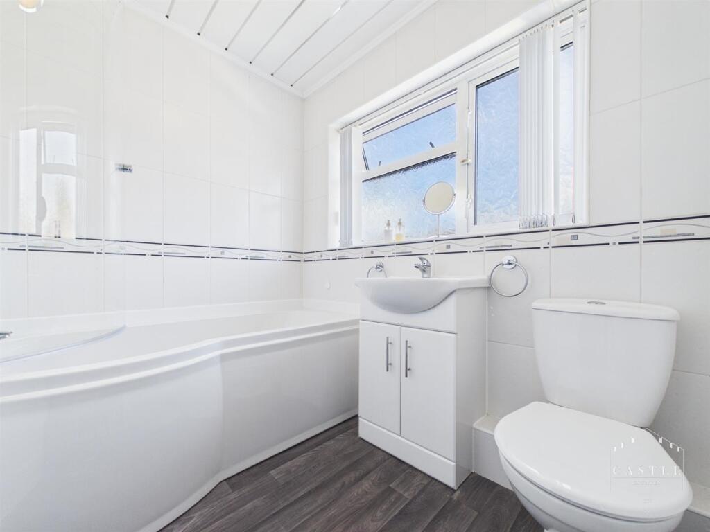 House in Hinckley and Bosworth, Leicestershire - More