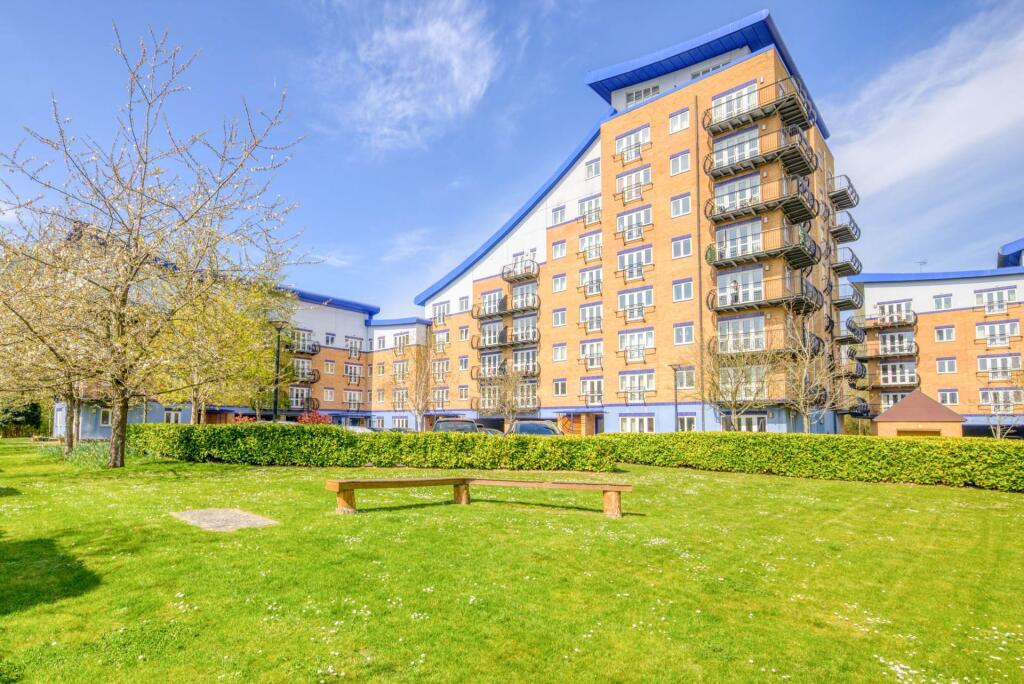 Main image of property: Luscinia View, Reading