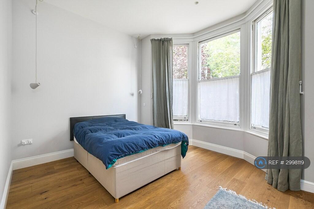Apartment in London - More