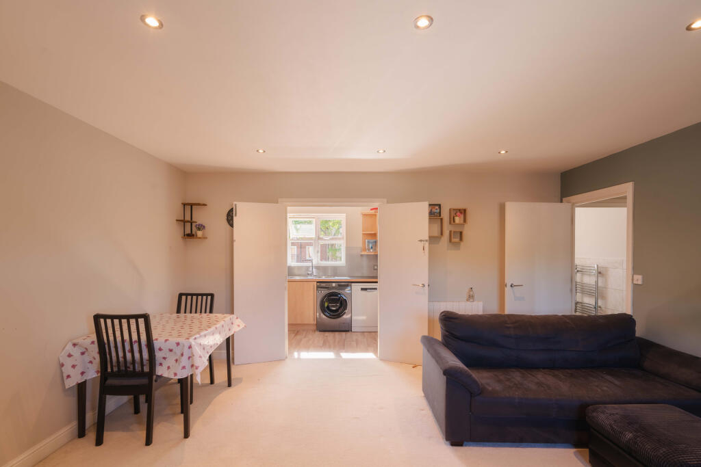 Apartment in Bristol, Repton Grange, Brentry - View 2