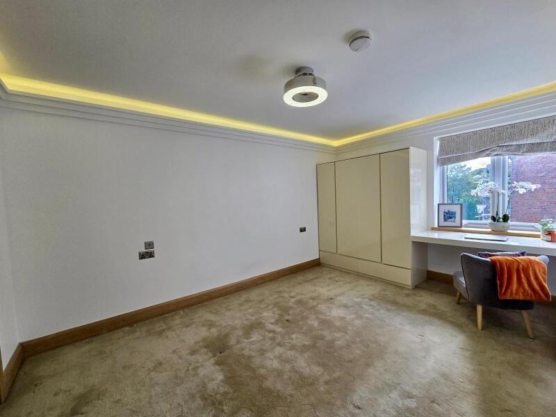 Apartment in Leeds, West Yorkshire - View 4