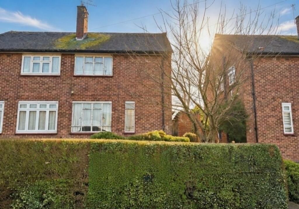 Main image of property: 11 Broadwater Gardens, Harefield, Uxbridge, Middlesex, UB9 6AL