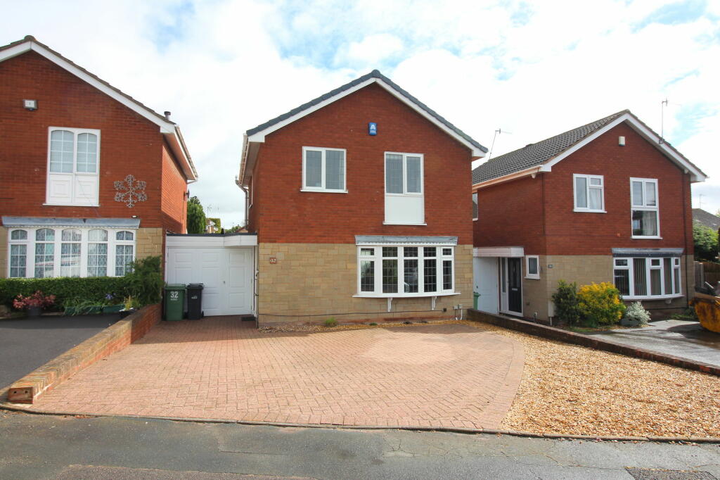 3-bed detached on KINGSWINFORD, Charterfield Drive, £330,000