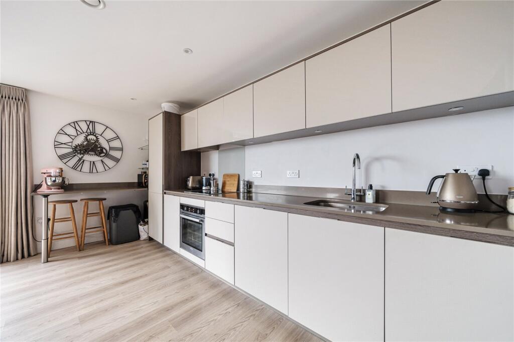 Apartment in Sevenoaks - View 2