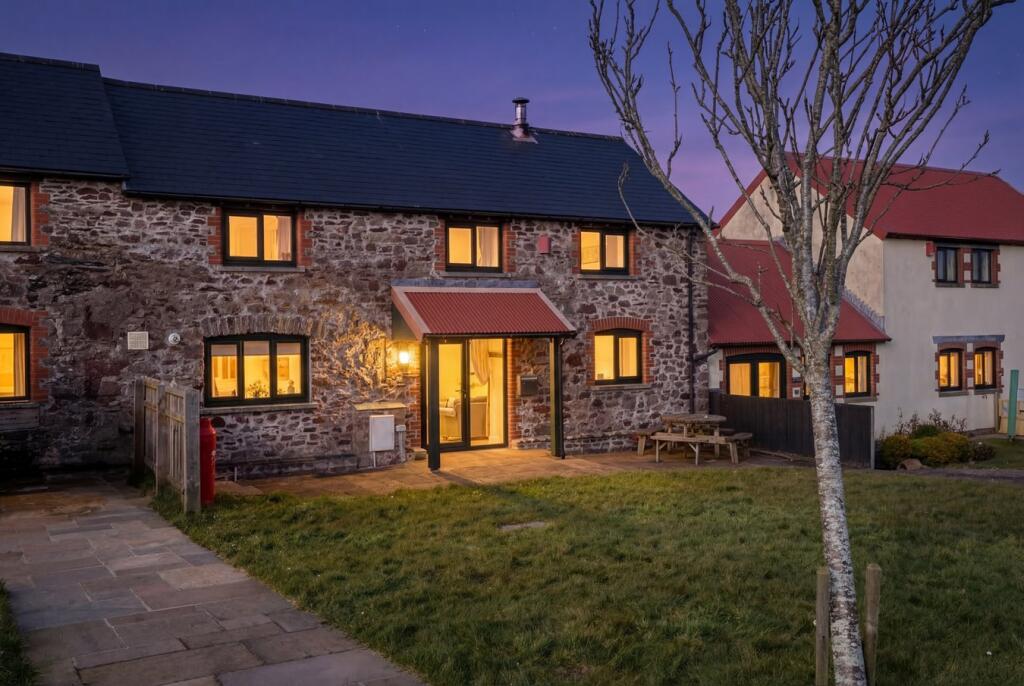 Main image of property:  St Ishmaels, SA62