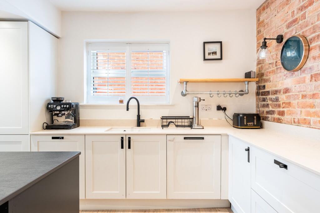 Livingstone Road, Bournemouth, BH5 - More
