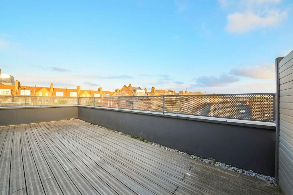 Apartment in London - View 5