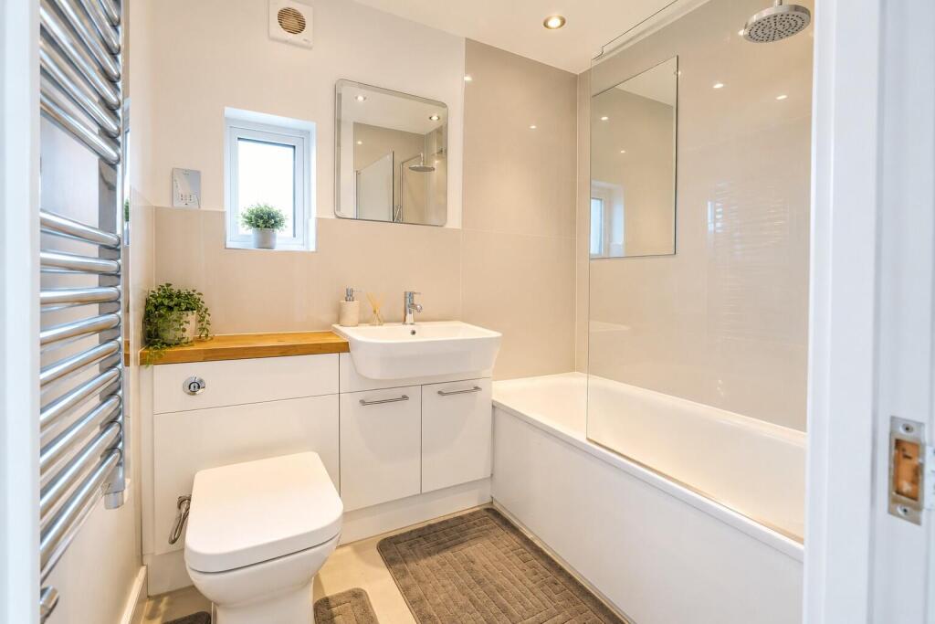 Apartment in London, Royal Borough of Kingston upon Thames - View 4