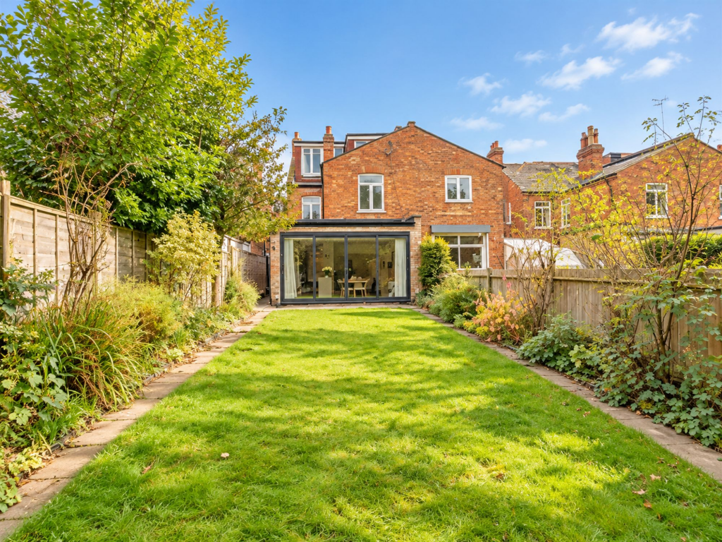 House in London - View 3