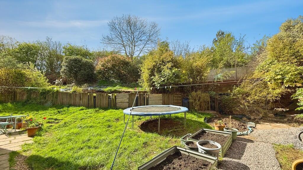 Additional image 16 of Kissing Batch, Frome