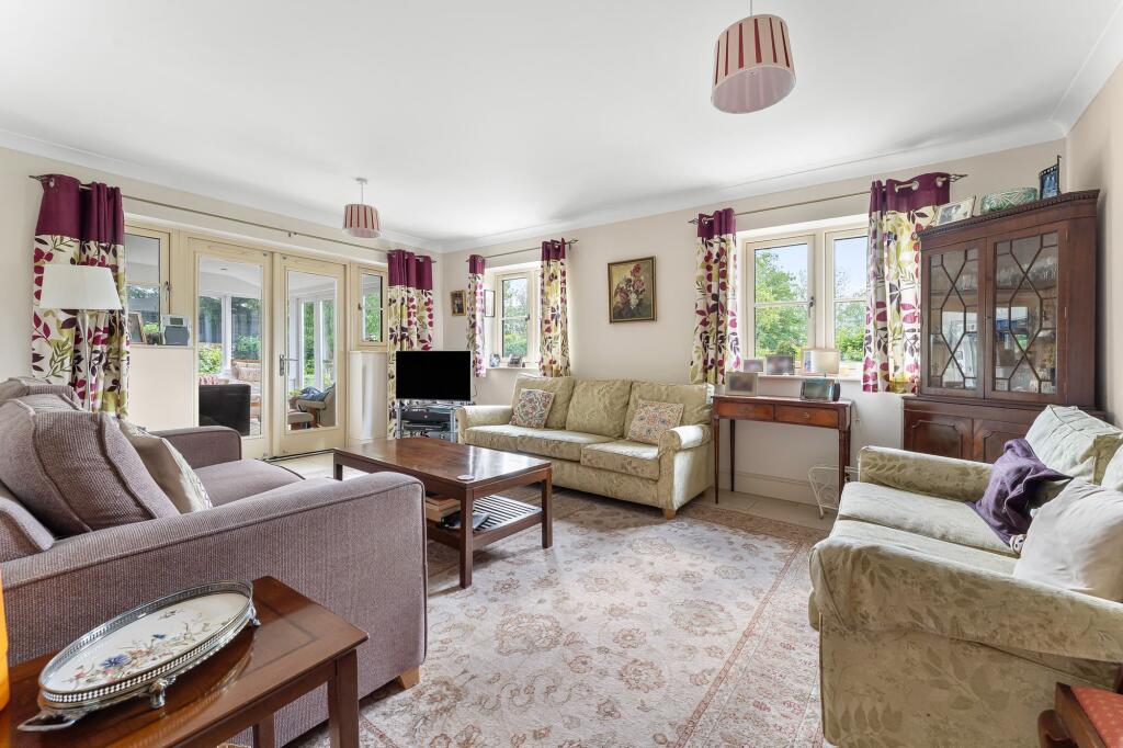 Shrewsbury Place, Bampton, OX18 photo 4