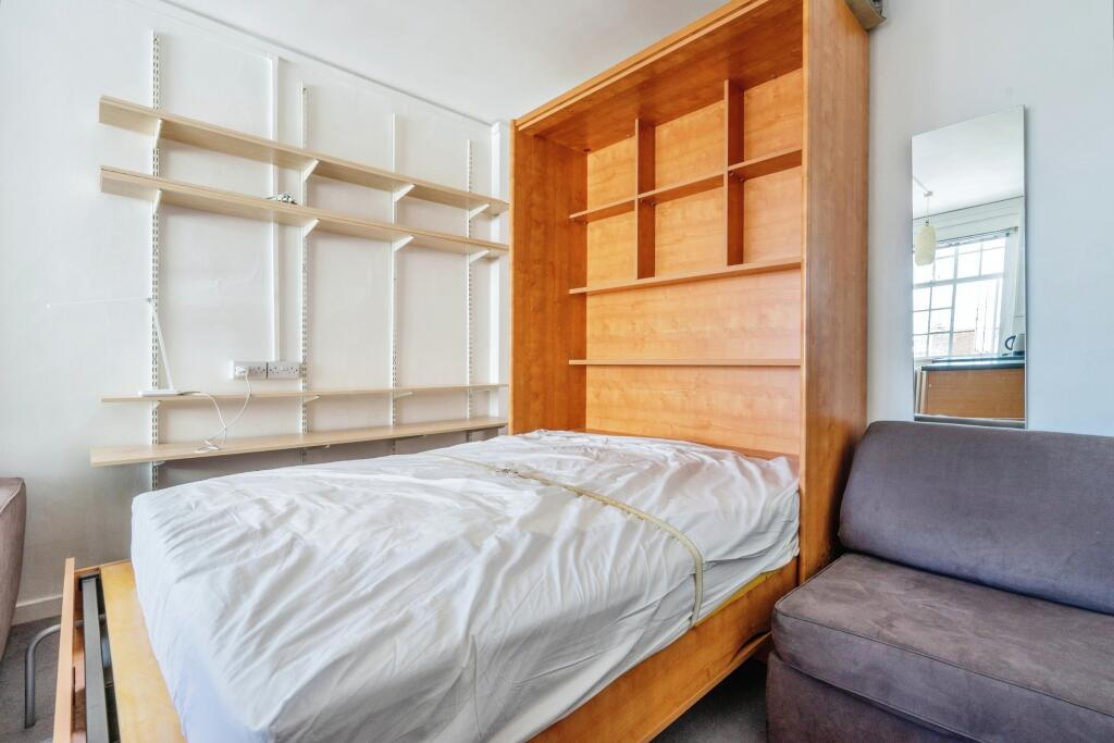 Studio flat for rent