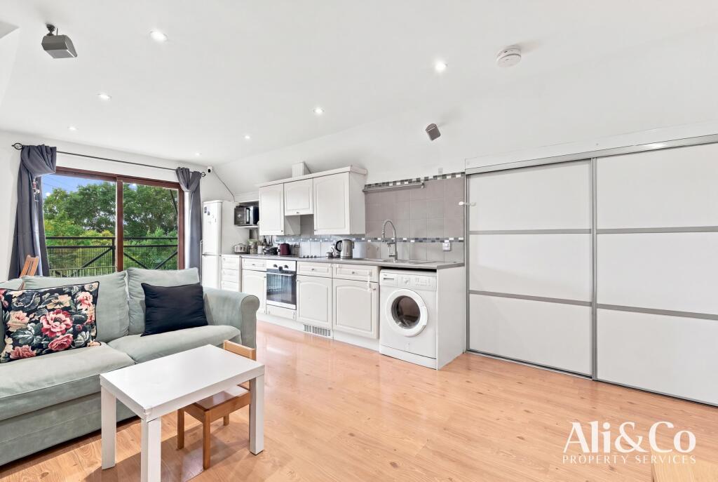 Apartment in Chafford Hundred - View 4