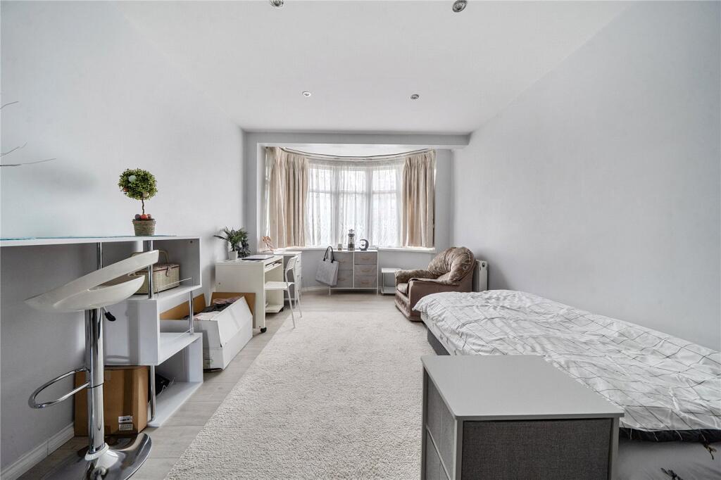 Woodhouse Close, Perivale, Greenford - View 5