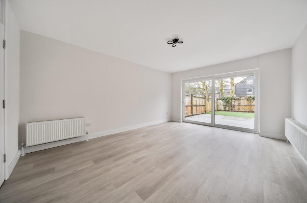 Northcott, Bracknell, Berkshire photo 4