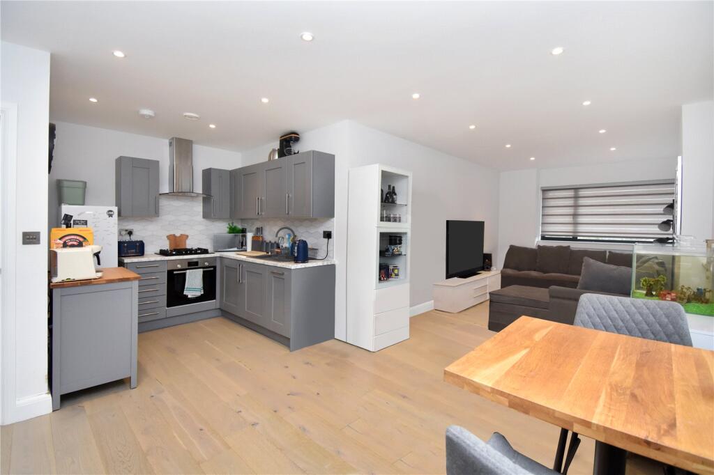Main image of property: Emerald House, 236A London Road, Newbury, Berkshire, RG14