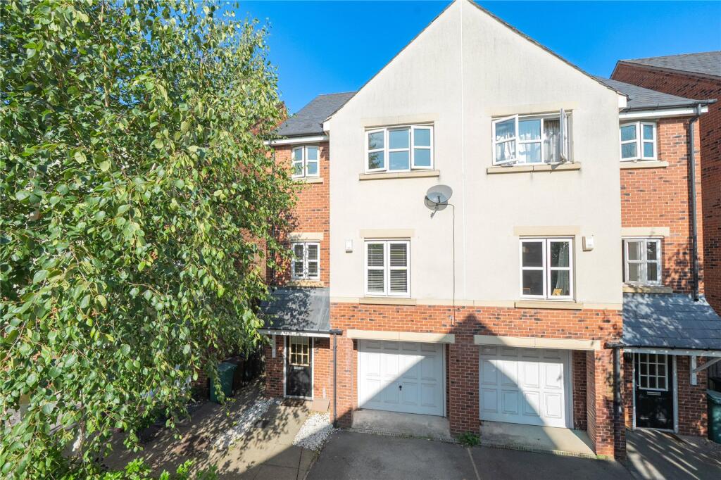 Main image of property: Alnwick View, Leeds, West Yorkshire