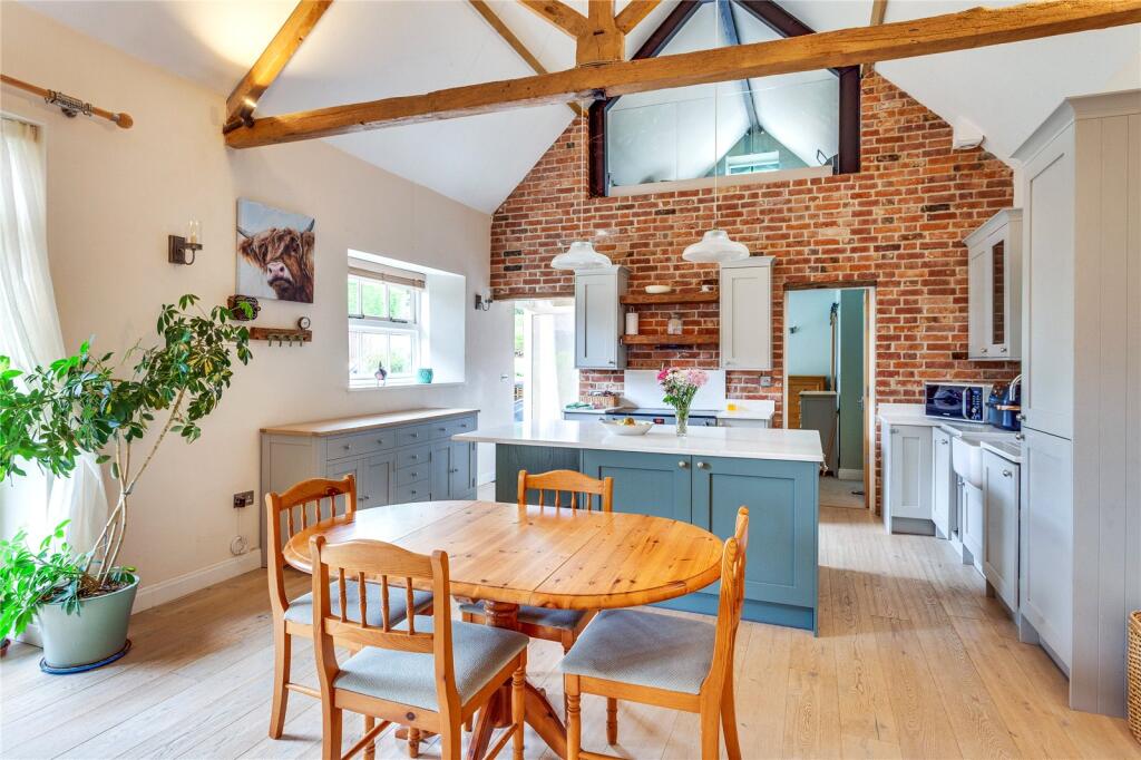 House in South Oxfordshire, Harpsden - More