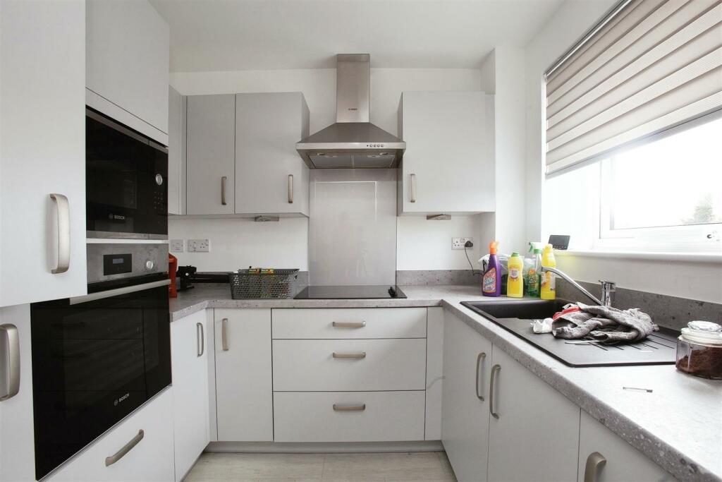 Sewardstone Road, Waltham Abbey photo 2
