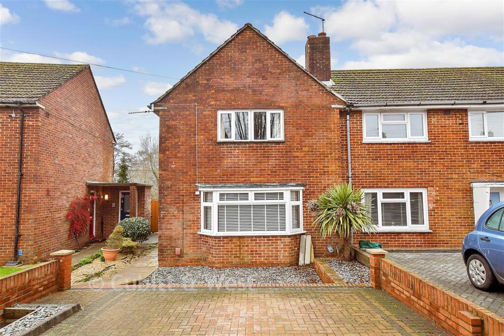 Main image of property: High Lawn Way, Leigh Park, Havant, Hampshire