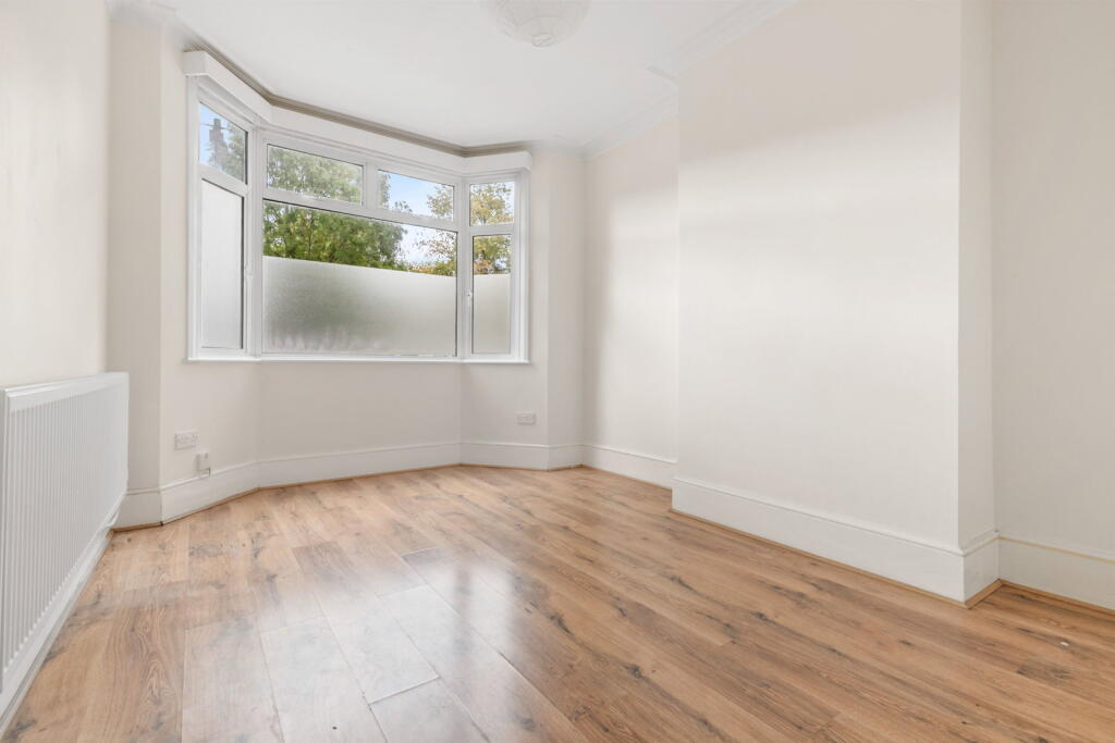 House in Kingston upon Thames - More