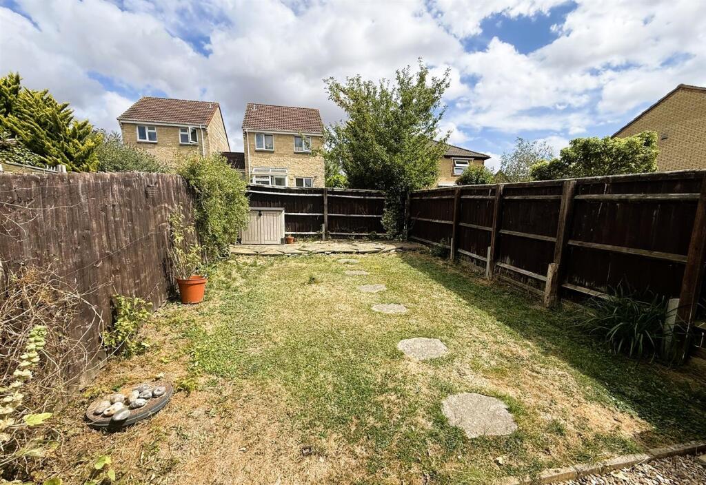 Webb Close, Pewsham, Chippenham photo 4