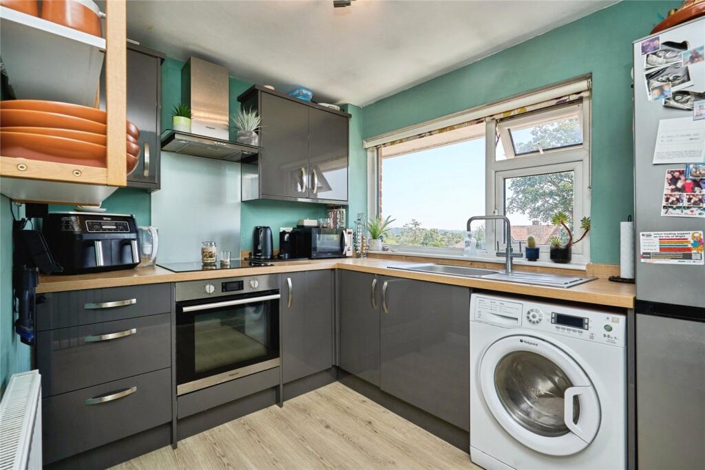 Apartment in Wootton, Isle of Wight - View 4