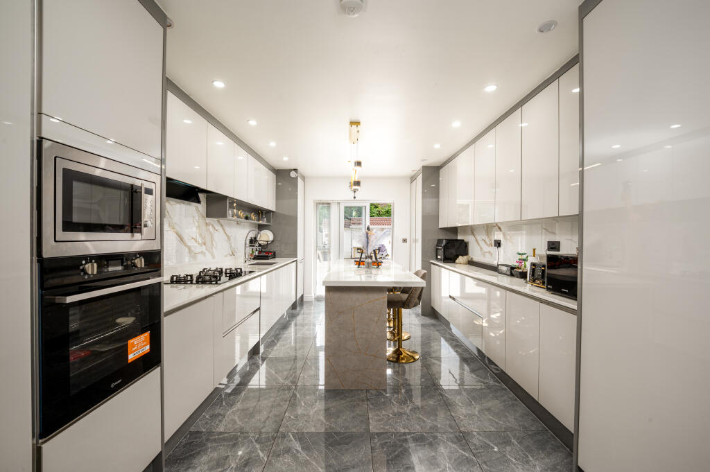 House in Sandwell, West Midlands - View 3