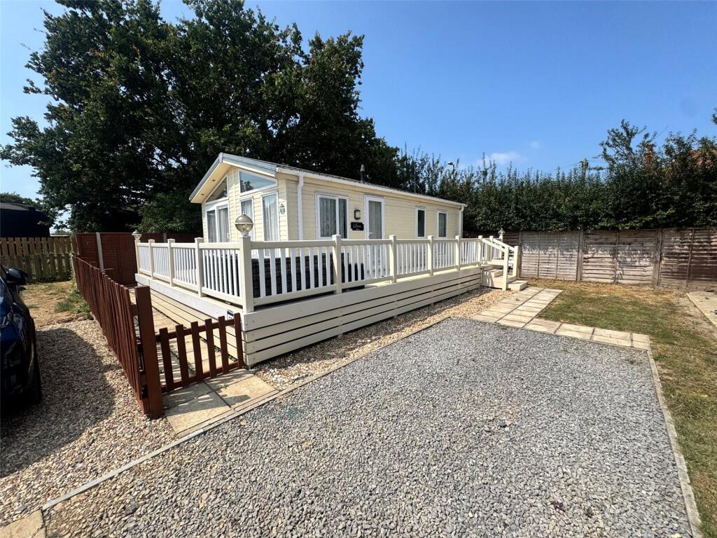 2-bed caravan on Meadow Bay Holiday Park, Hayling Island, Hampshire, PO11, £40,000