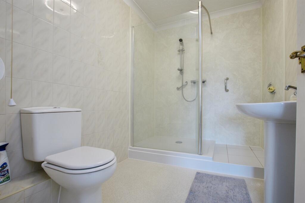 Albert Road, Ferndown photo 4