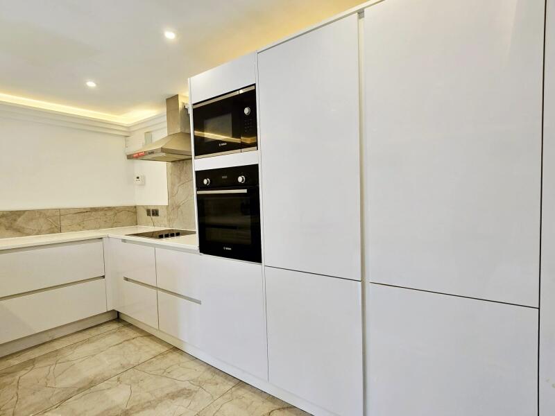 Apartment in Leeds, West Yorkshire - View 2