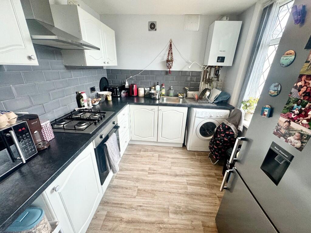 Apartment in Christchurch, Pokesdown, Bournemouth - View 2