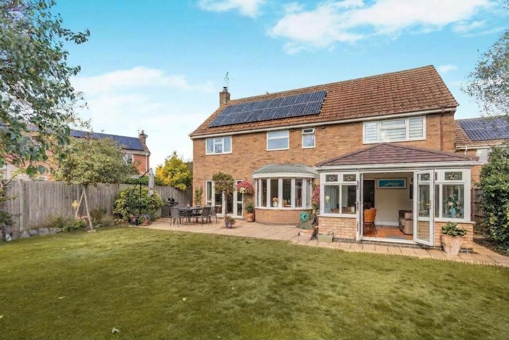24, Somes Close, Uffington, PE9 photo 4