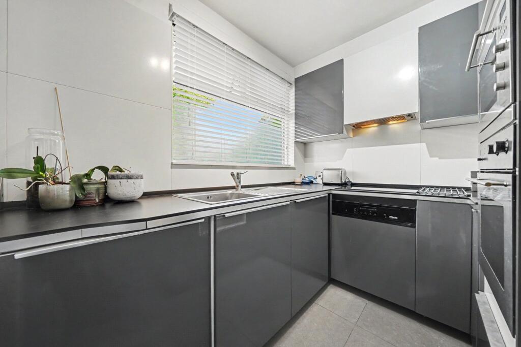 Tor Court, Kensington, W8 - View 5