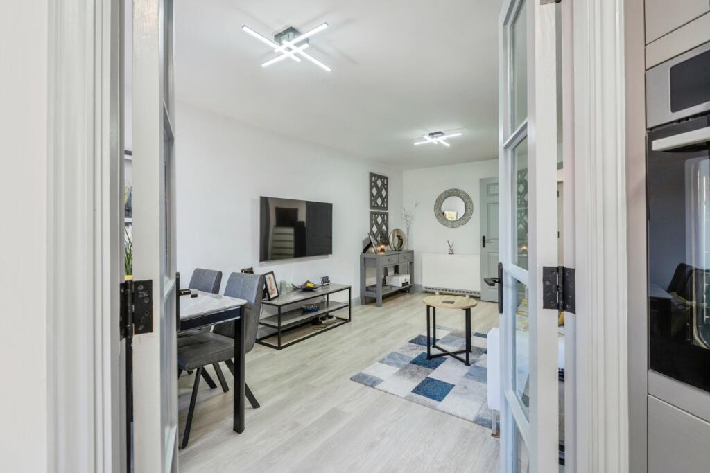 Apartment in Kingston upon Thames - View 4