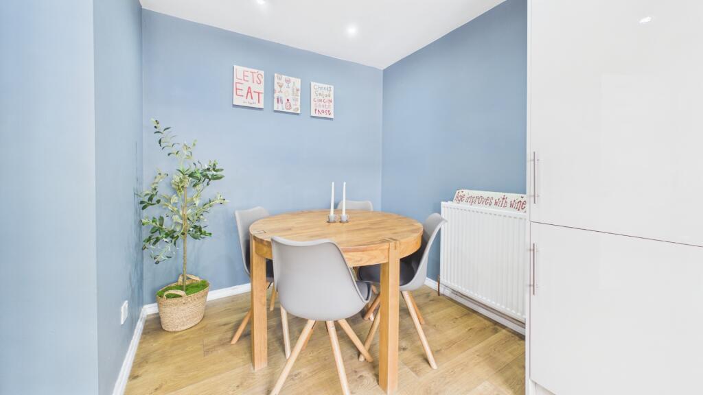House in Erskine, Renfrewshire - View 6