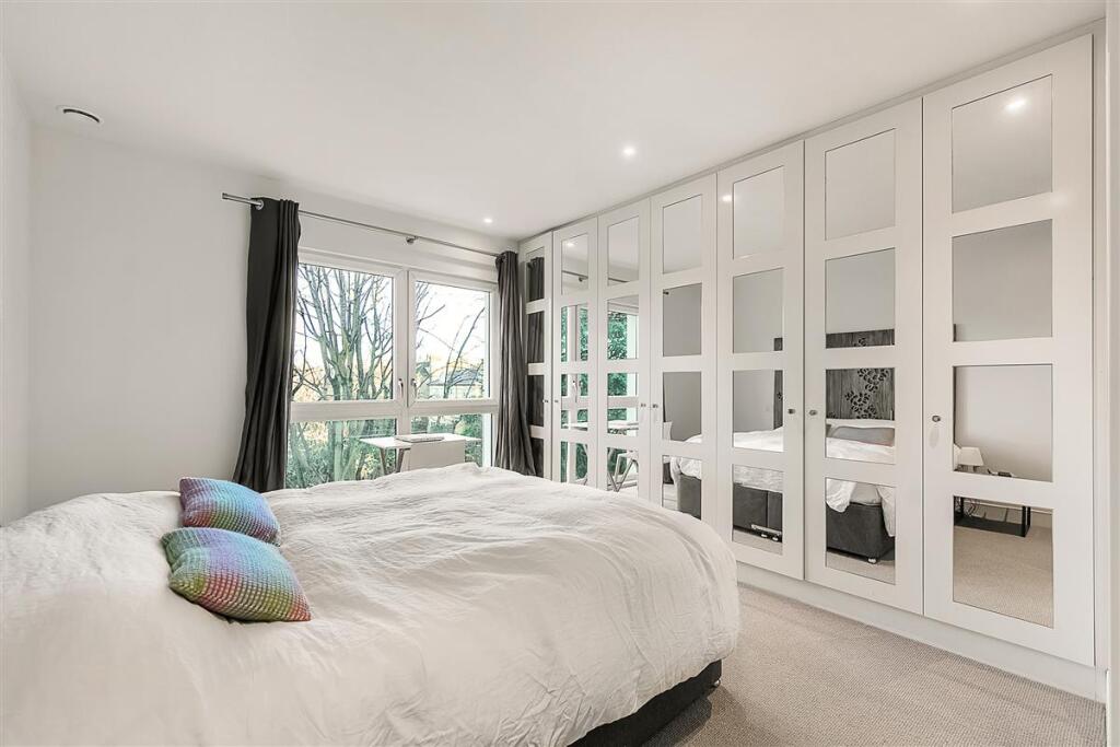 Apartment in London - More