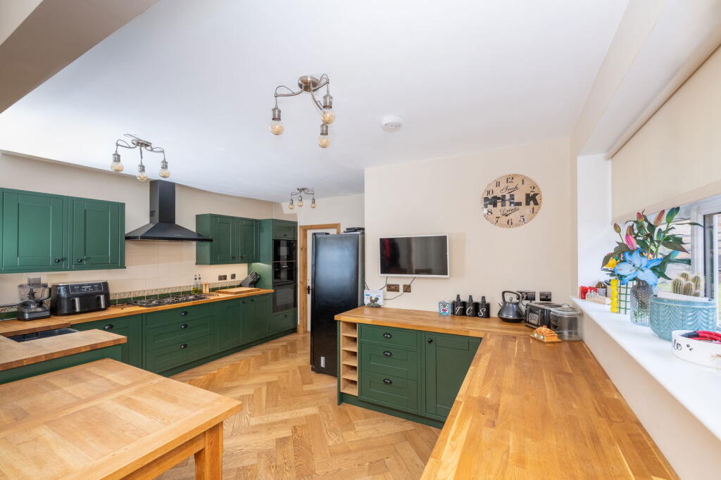 Wellhouse Lane, Penistone, Sheffield, S36 8ER photo 2