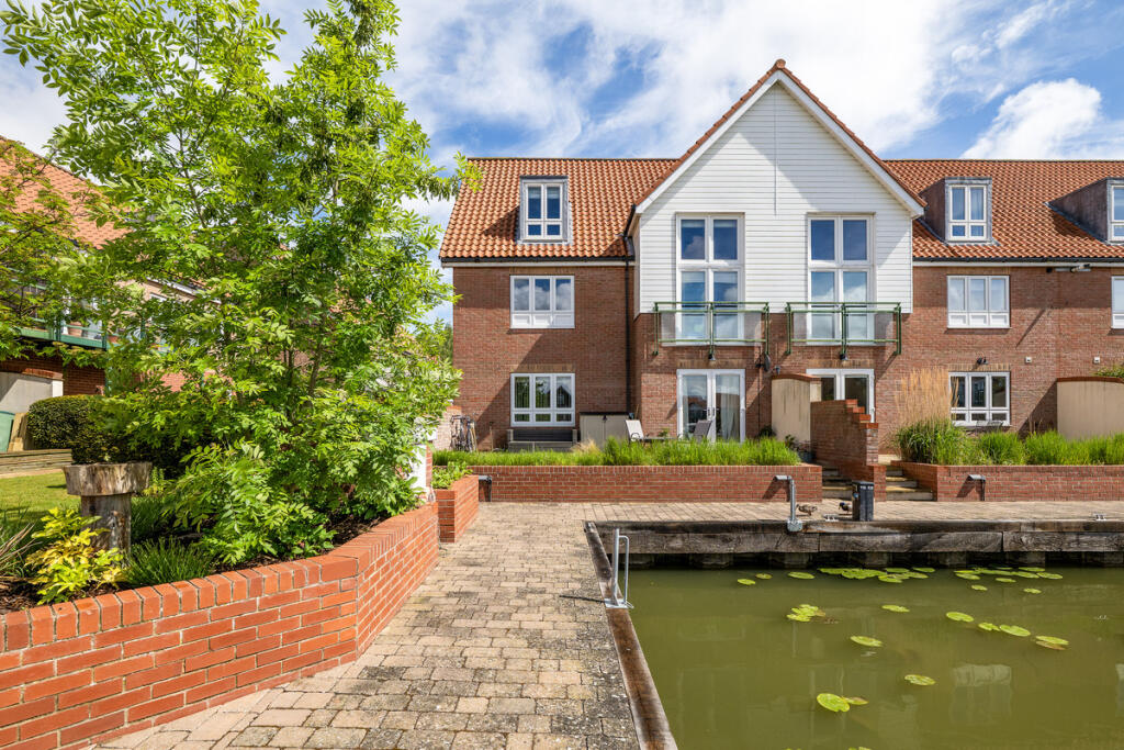 Main image of property: Ellison Quay, Burton Waters, Lincoln, LN1
